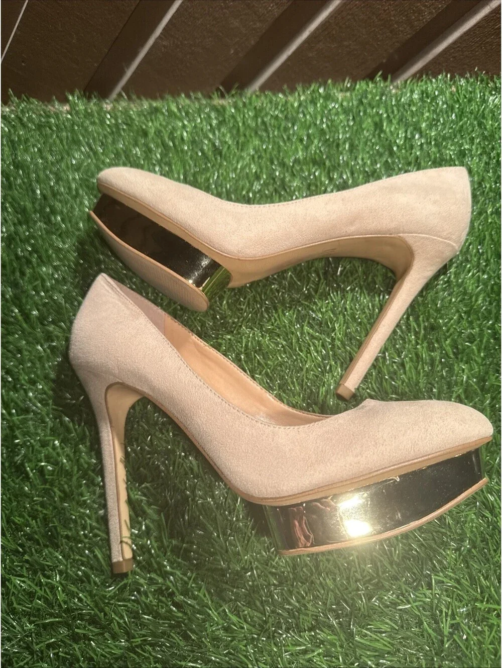 JLO Platform Pumps Size Right 7.5 Left Size 8